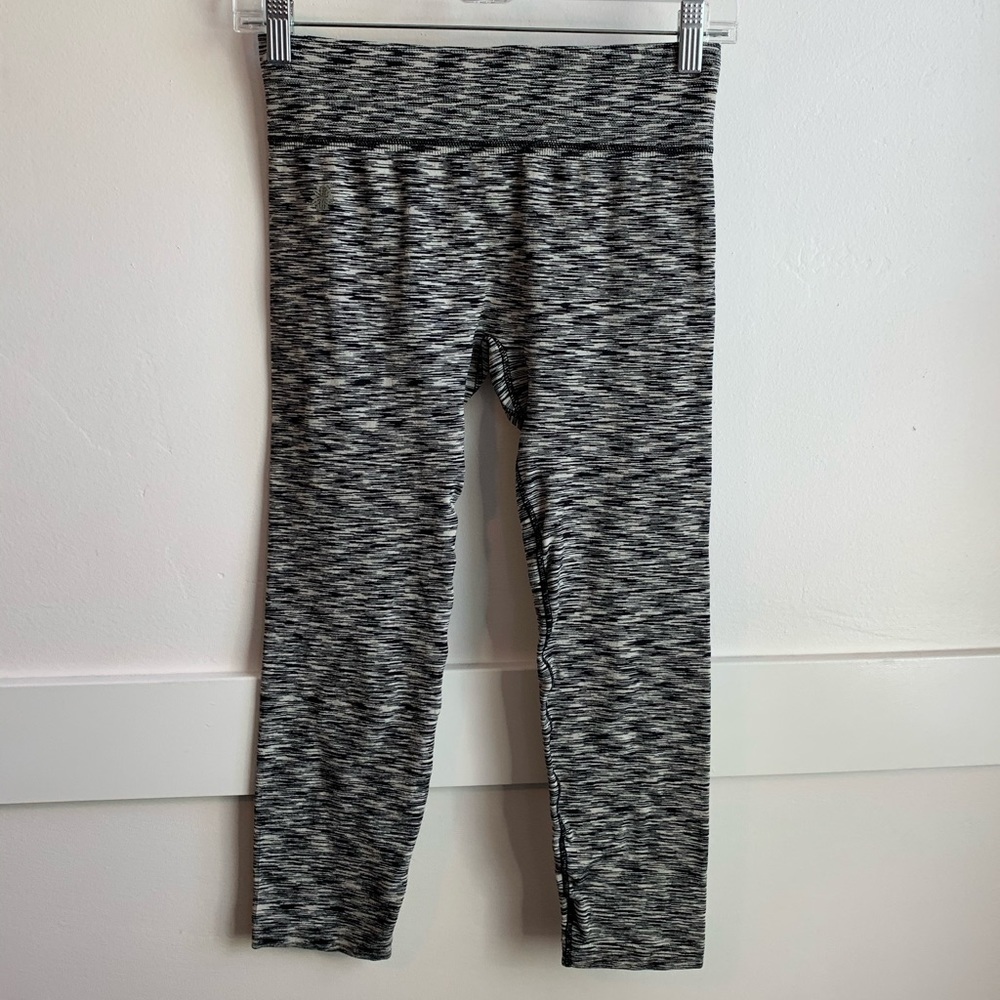 Ebb & Flow Seamless Heathered Black Cropped Leggings